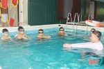 Nắng nóng vào mùa, nhu cầu học bơi ở Hà Tĩnh tăng cao