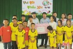 Bí thư Thành ủy Dương Tất Thắng tặng quà tại Làng Trẻ em mồ côi Hà Tĩnh