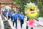 Đoàn đại biểu Thanh niên tiên tiến làm theo lời Bác dâng hương địa chỉ đỏ tại Hà Tĩnh