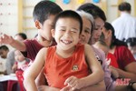 Tết thiếu nhi đến sớm với trẻ em kém may mắn ở Hà Tĩnh