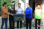 Trao tặng 1.300 con gà giống cho hộ nghèo ở Nghi Xuân