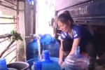 Kinh hãi sản xuất nước uống đóng bình từ mương nước thải sinh hoạt