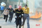 Diễn tập giải cứu 7 người bị mắc kẹt trong đám cháy lớn ở TX Hồng Lĩnh