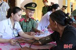 Khám, cấp phát thuốc miễn phí cho người dân vùng biển Hà Tĩnh