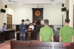 Lời nhắn đầy nước mắt của bị cáo cho vợ sau phiên tòa ở Hà Tĩnh