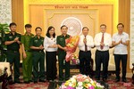 Thường trực Tỉnh ủy Hà Tĩnh tặng hoa chúc mừng Thiếu tướng Trần Văn Sơn