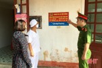 Công an Hương Sơn gắn 650 bảng thông báo “đường dây nóng”