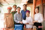Eximbank trao 26 suất quà cho gia đình chính sách huyện Hương Sơn