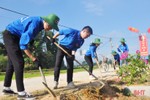 Sinh viên Hà Nội dành ngày nghỉ hè làm nông thôn mới tại nơi nóng nhất Hà Tĩnh