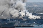 Hiện trường vụ cháy nổ trên tàu chiến Mỹ khiến ít nhất 21 người bị thương