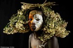 Vẻ đẹp độc đáo trong cách trang điểm, làm tóc của bộ lạc Châu Phi