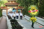 Phó Trưởng Ban Thường trực Ban Tổ chức Trung ương dâng hương tại Ngã ba Đồng Lộc