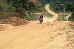 10 năm “hứng bụi” vì đường gần nghìn tỷ ở miền núi Hà Tĩnh thi công dở dang