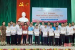 Trao 60 suất học bổng cho học sinh nghèo vượt khó ở Lộc Hà