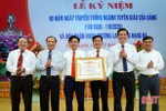 Ban Tuyên giáo Huyện ủy Cẩm Xuyên đón nhận Huân chương Lao động hạng Ba