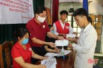 Trao quà, xây nhà đại đoàn kết cho hộ nghèo ở Vũ Quang