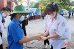 Tình nguyện tiếp sức cho các sĩ tử tại 35 điểm thi tốt nghiệp THPT ở Hà Tĩnh