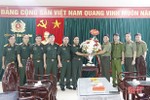 Tư lệnh Quân khu 4 chúc mừng Công an tỉnh Hà Tĩnh nhân ngày truyền thống