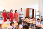Agribank Hà Tĩnh trao tặng 69 bộ ti vi cho các trường học ở Hương Sơn
