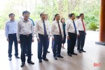 Chủ tịch Hội đồng lý luận trung ương Nguyễn Xuân Thắng dâng hương tri ân tại Đồng Lộc
