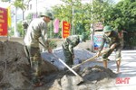 Gần 100 cán bộ, chiến sỹ bộ đội giúp phường Nguyễn Du chỉnh trang đô thị