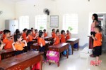 Học sinh tiểu học Hà Tĩnh hào hứng từ tuần học đầu tiên