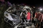 Xe khách bốc cháy sau khi lật khiến 13 người thiệt mạng ở Pakistan