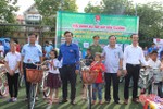 Tặng 25 xe đạp cho học sinh nghèo Can Lộc tại giải bóng đá từ thiện