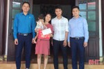 Công đoàn các cấp ở Hà Tĩnh trao quà trung thu cho con em đoàn viên khó khăn