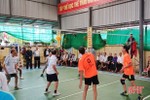 Người cao tuổi thành phố Hà Tĩnh hào hứng tham gia giải bóng chuyền hơi