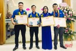Thanh niên Hà Tĩnh nhận giải thưởng “15 tháng 10” và “Thanh niên sống đẹp”