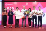 AIA trao xe đạp, hợp đồng bảo hiểm trị giá 562 triệu đồng hỗ trợ trẻ em Hà Tĩnh