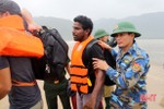 1 người Ấn Độ cùng 15 thuyền viên trên tàu gặp nạn được đưa vào đất liền Hà Tĩnh an toàn