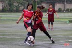 Thắng trận “thủy chiến”, đội Trường iSchool vô địch Giải bóng đá nữ TP Hà Tĩnh