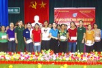 Trao tặng áo dài và quà cho hội viên phụ nữ khó khăn ở Vũ Quang