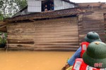 Nước sông lên cao, nhiều nhà dân ở Hương Khê ngập sâu trong lũ