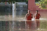 Hơn 10.000 người phải đi sơ tán do lũ lụt ở Campuchia
