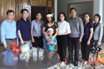 Thăm hỏi các gia đình ở Hà Tĩnh có người thân gặp nạn trên vùng biển Quảng Trị
