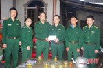 Biên phòng Hà Tĩnh hỗ trợ 50 triệu đồng cho gia đình quân nhân có con bị bệnh hiểm nghèo