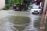 Sáng nay, nhiều phường ở TP Hà Tĩnh vẫn ngập sâu trong nước
