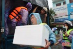Hàng cứu trợ ưu tiên “tâm lũ” Cẩm Xuyên để kịp tiếp tế người dân