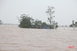 Mênh mông biển nước nhấn chìm hàng chục nghìn nhà dân ở Hà Tĩnh