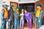 Thăm hỏi gia đình trung úy ở Thạch Hà tử nạn trong vụ sạt lở đất ở Quảng Trị
