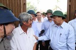 Thủ tướng Nguyễn Xuân Phúc thị sát việc khắc phục hậu quả bão số 9
