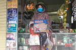 Lo sợ nước ngập sâu, người dân Hà Tĩnh mua thực phẩm dự trữ