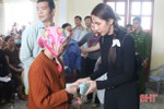 Hơn 17,6 tỷ đồng được ca sỹ Thủy Tiên trao cho người dân Hà Tĩnh