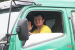 “Người vận chuyển miễn phí” giữa mùa lũ dữ ở Hà Tĩnh
