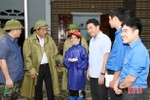 Đảng ủy Khối CCQ&DN tỉnh Bắc Ninh trao quà người dân bị thiên tai ở Hà Tĩnh