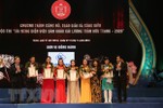 Trao huy chương cho các tài năng của sân khấu cải lương Trần Hữu Trang