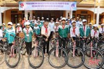 Trao 80 xe đạp, 2.115 chiếc áo ấm cho học sinh vùng lũ Hà Tĩnh